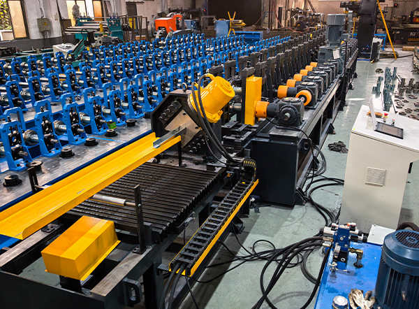 High-speed P-beam roll forming line for warehouse racking system with PLC control
